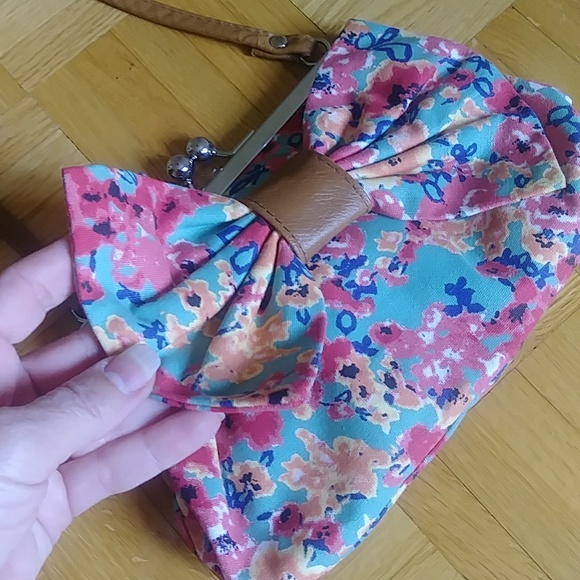 American Eagle kiss clasp floral flowers and bow crossbody bag purse - Picture 4 of 12